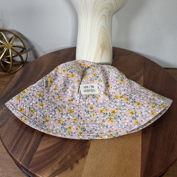 Urban Outfitters UO-76 Floral Bucket Hat – Pink & Yellow Daisy Print Women's OS - Picture 11 of 14